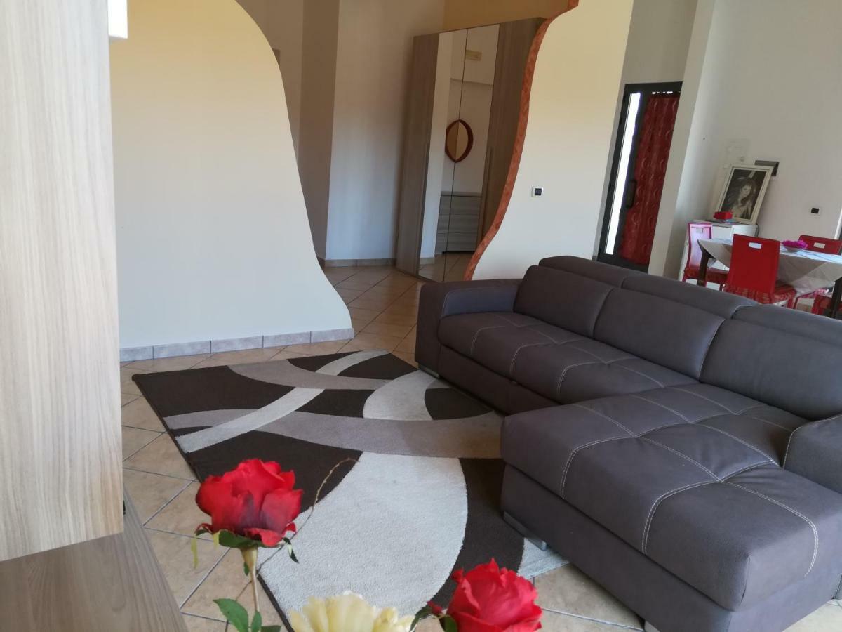 Dolce Casa Sara Villa Collemeto Luaran gambar