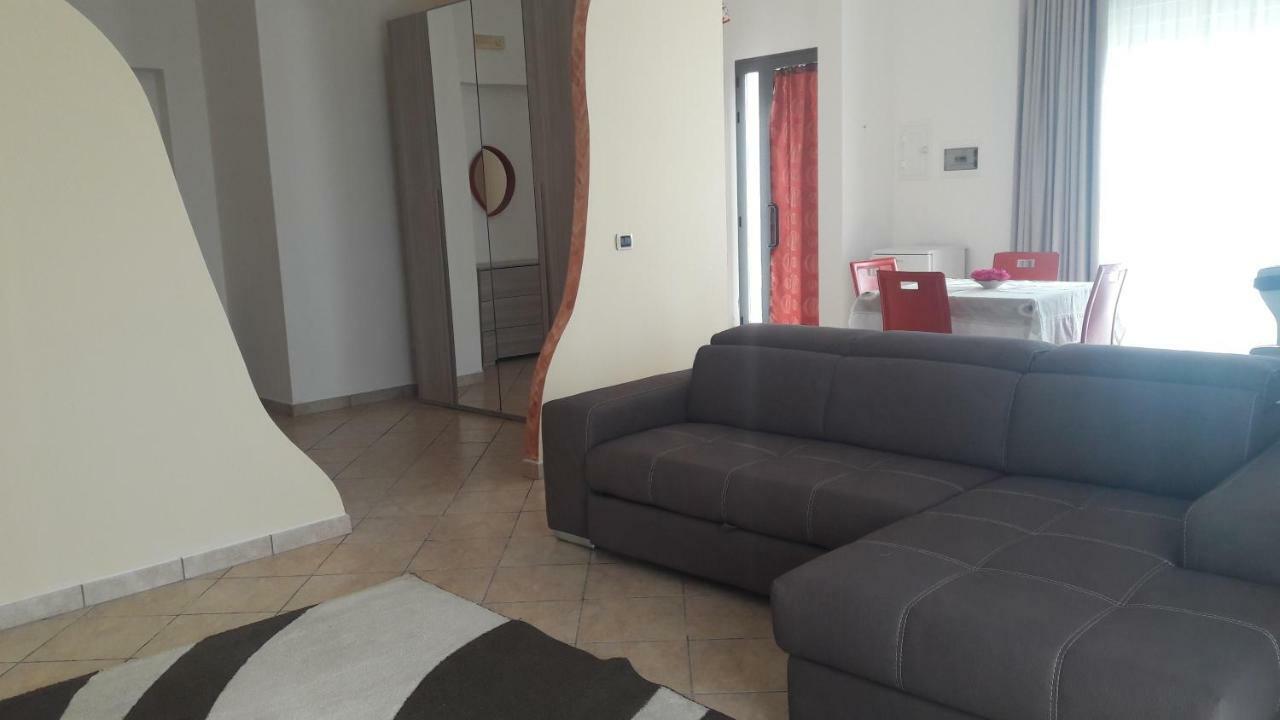 Dolce Casa Sara Villa Collemeto Luaran gambar