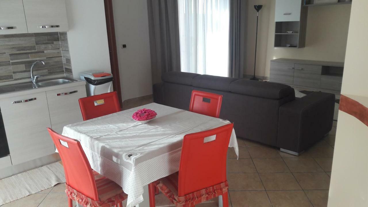 Dolce Casa Sara Villa Collemeto Luaran gambar